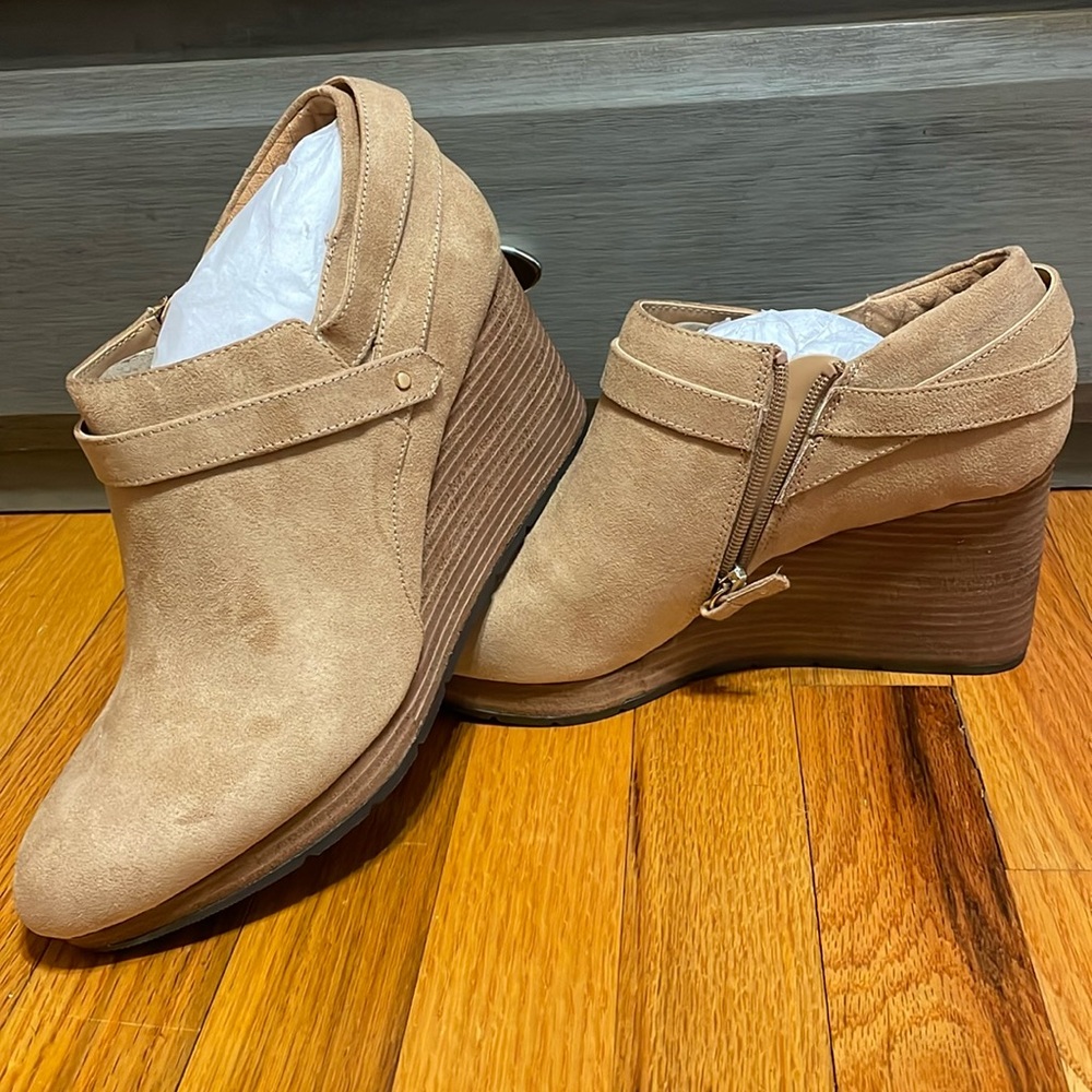 NWT Dr Scholls wedge booties